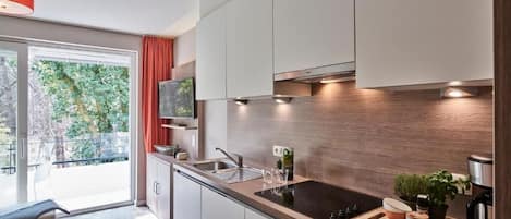 Comfort Apartment, Balcony, Park View | Private kitchen