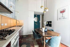 Espresso maker, electric kettle, toaster, freezer - Colosseo book house (Rome)