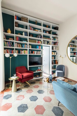 Flat-screen TV - Colosseo book house (Rome)