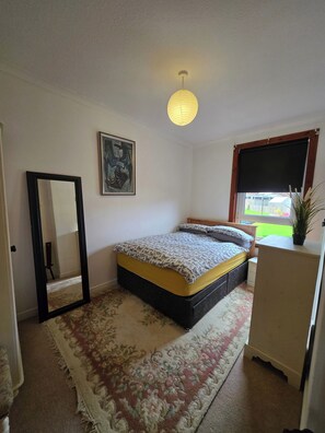 Apartment | 2 bedrooms, iron/ironing board, free WiFi, bed sheets - Apartmentsleeps5-parking-garden-petsok (Kelty)