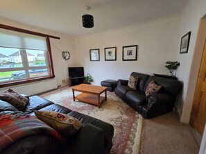 Apartment | Living area | TV - Apartmentsleeps5-parking-garden-petsok (Kelty)