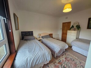 Apartment | 2 bedrooms, iron/ironing board, free WiFi, bed sheets - Apartmentsleeps5-parking-garden-petsok (Kelty)