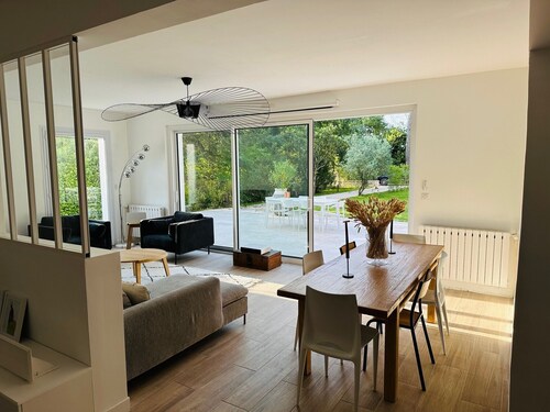 Splendid Villa in the height of Nimes with Swimming pool