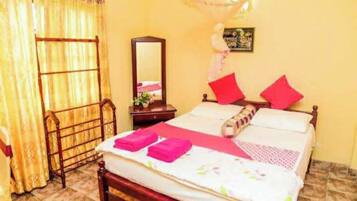 Kamar Double Standar | Brankas, meja kerja, ruang kerja ramah laptop, dan kedap suara