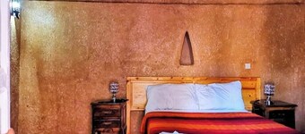 Charming bed & breakfast in welcoming Zagora with WiFi, AC