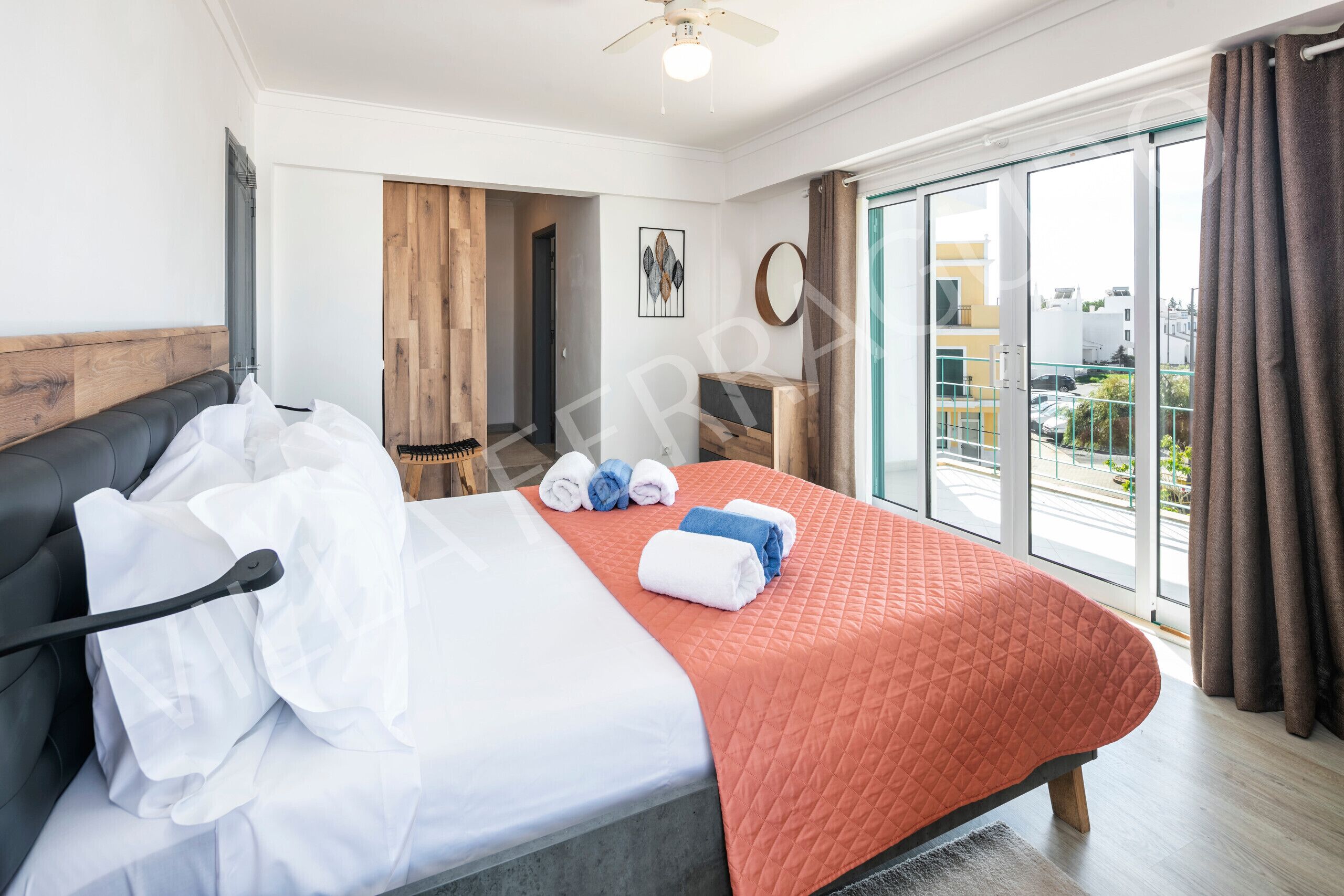 4 bedrooms, iron/ironing board, free WiFi, bed sheets