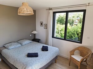 5 bedrooms, travel cot, free WiFi