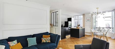 TV, fireplace, DVD player, stereo