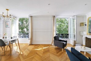 Dining - Mobility Lease: Rue de Saintonge, Le Marais (Paris)