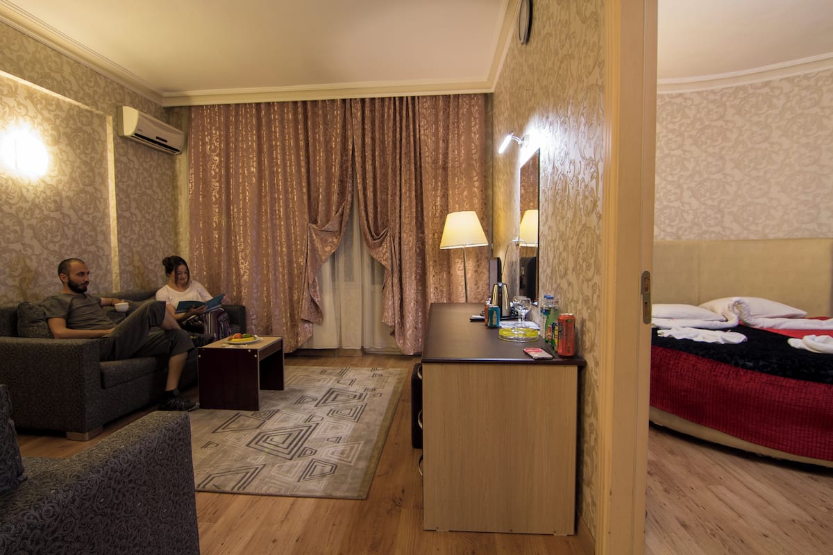 Suite | 1 bedroom, minibar, in-room safe, desk
