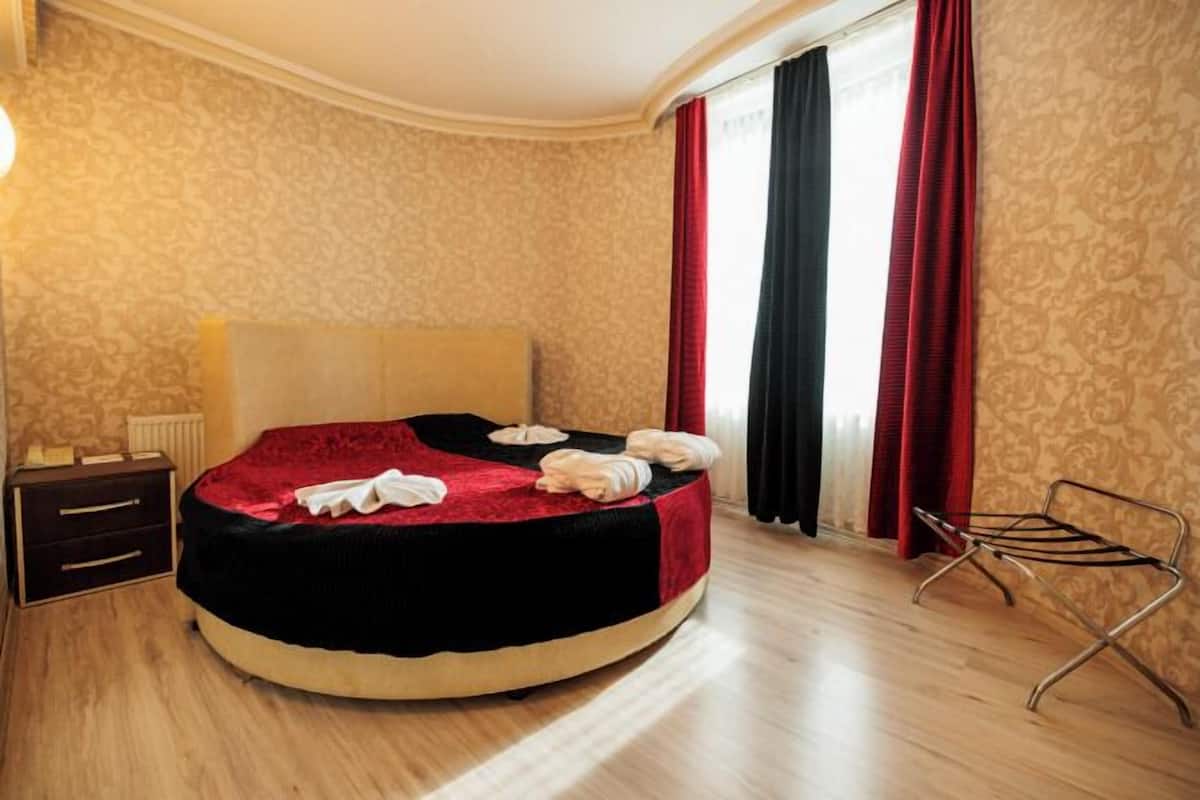 1 bedroom, minibar, in-room safe, desk