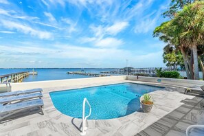 Piscine extérieure, piscine chauffée