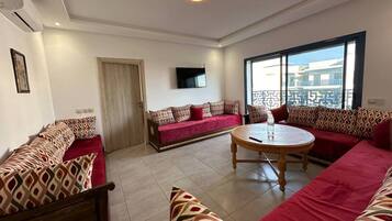 Apartment, 1 Bedroom, Accessible, Balcony | Living room