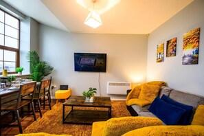 Apartment | Living area | TV
