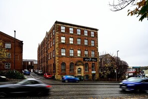 المنشأة من الخارج