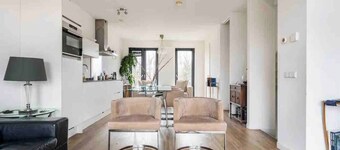 5 minutes from Central Station! Spacious and bright family apartment with roof terrace.