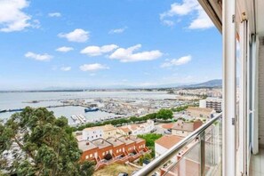 Property grounds - Apartment with views of Roses Harbour AV-58 (Roses)