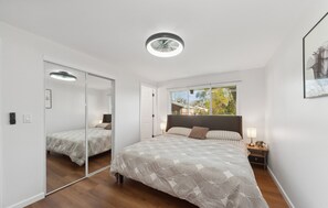 3 bedrooms, desk, iron/ironing board, travel crib