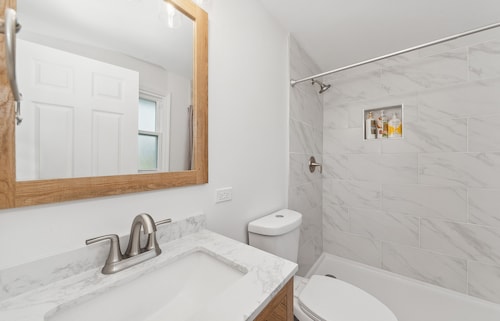 Charming 3-bedroom/ 2 Bath Single Family Home/ Schaumburg