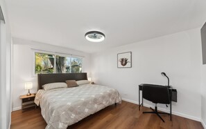 3 bedrooms, desk, iron/ironing board, travel crib