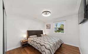 3 bedrooms, desk, iron/ironing board, travel cot