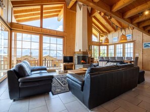 Chalet | Living area