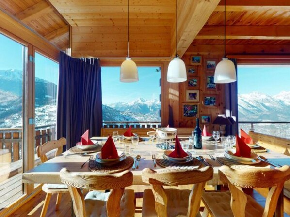 Chalet | Dining