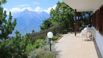 Chalet | Outdoor dining