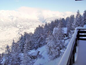 Apartment | Balcony - Apartment With Balcony Views of Nendaz (Sion)