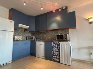 冷蔵庫、電子レンジ、オーブン、食器洗い機