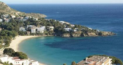 Lovely flat in Roses with swimming pool and parking AV-66