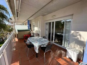 屋外ダイニングエリア