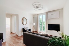 32-inch flat-screen TV with satellite channels - Dream Lake 3  (Lugano)
