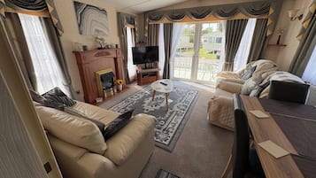 TV, fireplace