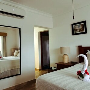 2 bedrooms, desk, free WiFi, bed sheets