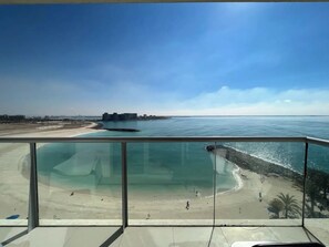 Property grounds - 2-bedroom apartment in charming Ras Al Khaimah with WiFi, AC (Ras Al Khaimah)