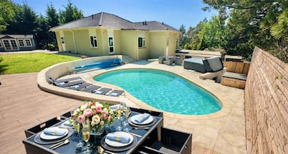 5 Bed House - Pool - Hot Tub - Sauna - Pool Table - Near New Forest - Sleeps 12