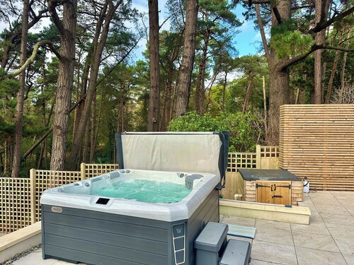 5 Bed House - Pool - Hot Tub - Sauna - Pool Table - Near New Forest - Sleeps 12