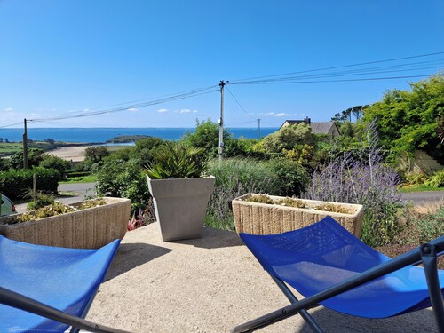 Magnifique appartement moderne avec vue mer et jardin! Proche plage.