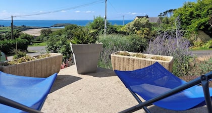 Magnifique appartement moderne avec vue mer et jardin! Proche plage.