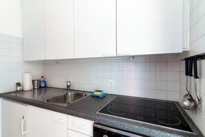 Espresso maker, electric kettle, toaster, high chair