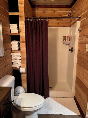 Dusche, Haartrockner, Handtücher, Seife