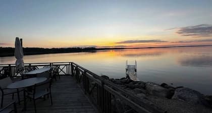 En skön plats nÀra sjö och Kyrka frÄn 1200-talet