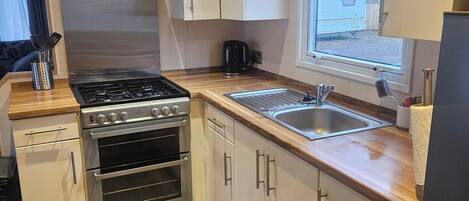 Apartment | Private kitchen | Fridge, microwave, oven, stovetop