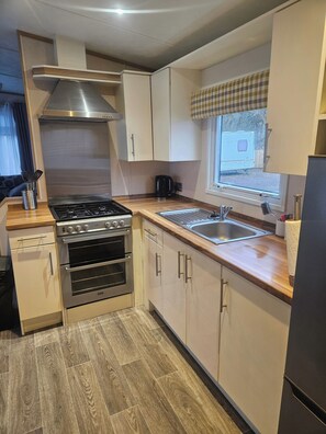 Apartment | Private kitchen | Fridge, microwave, oven, stovetop