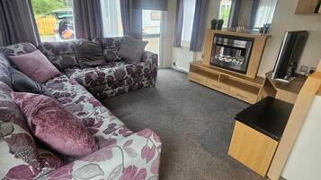 Apartamento | Zona de estar | Una televisión, una chimenea