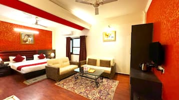 Luxury Suite | 1 bedroom, desk, laptop workspace, soundproofing