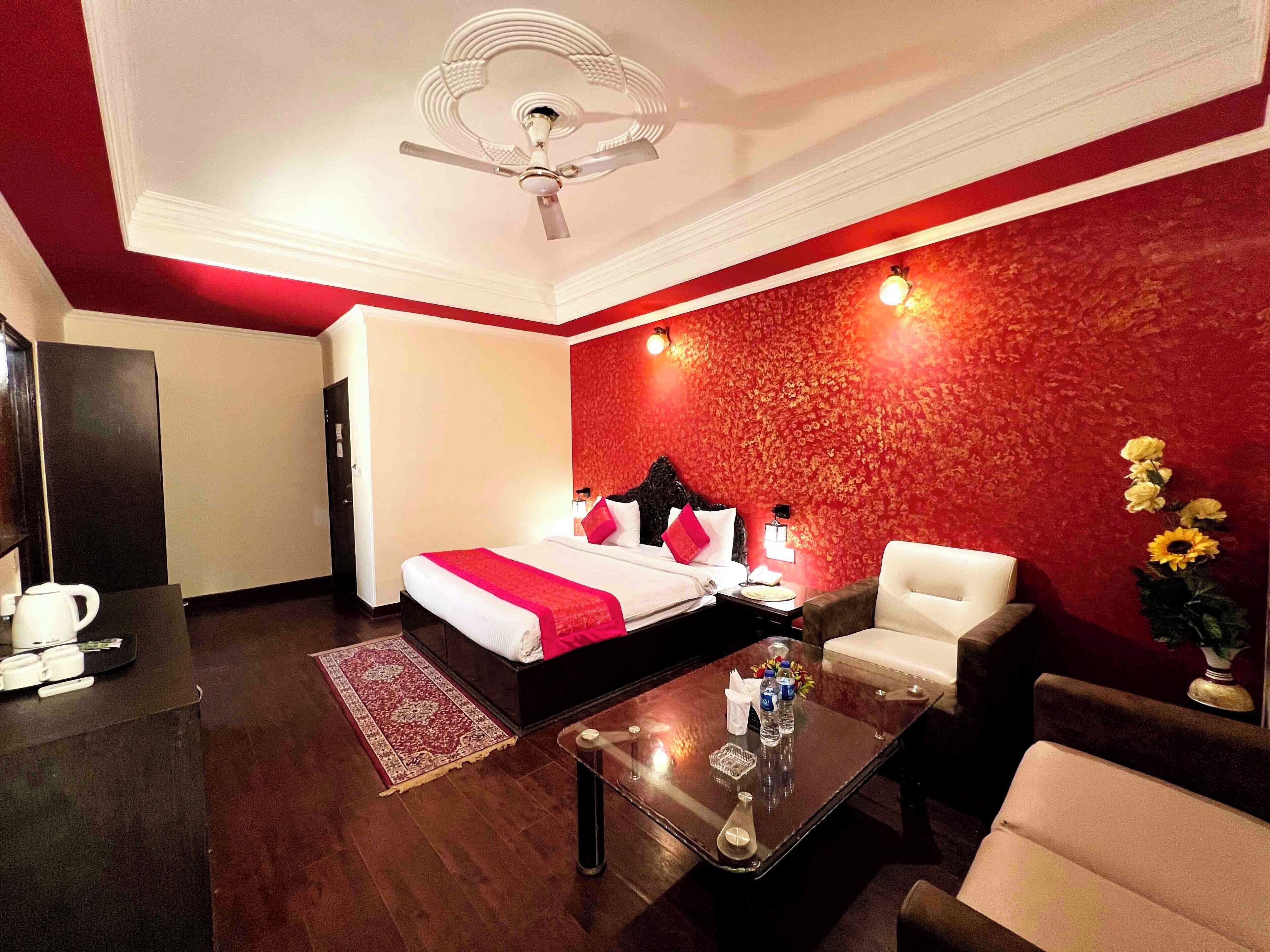 デラックス ルーム | デスク、ノートパソコン用作業スペース、防音設備、アイロン / アイロン台