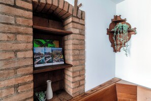 32 吋平面電視連衛星電視頻道