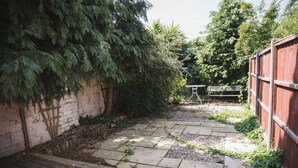 Shared Dormitory, 1 Bedroom, City View | Garden - Room in Guest Room - Big Room in Leicester City (Leicester)